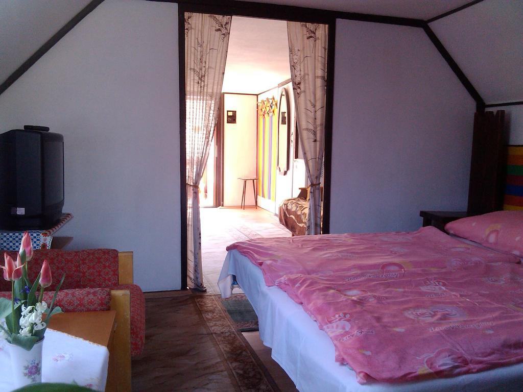 Zach Klara Utcai Apartman Visegrád Zimmer foto